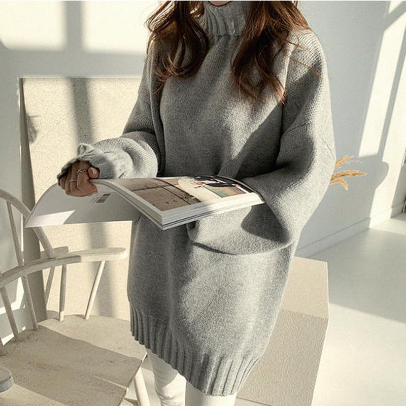 Loose-fitting turtleneck sweater
