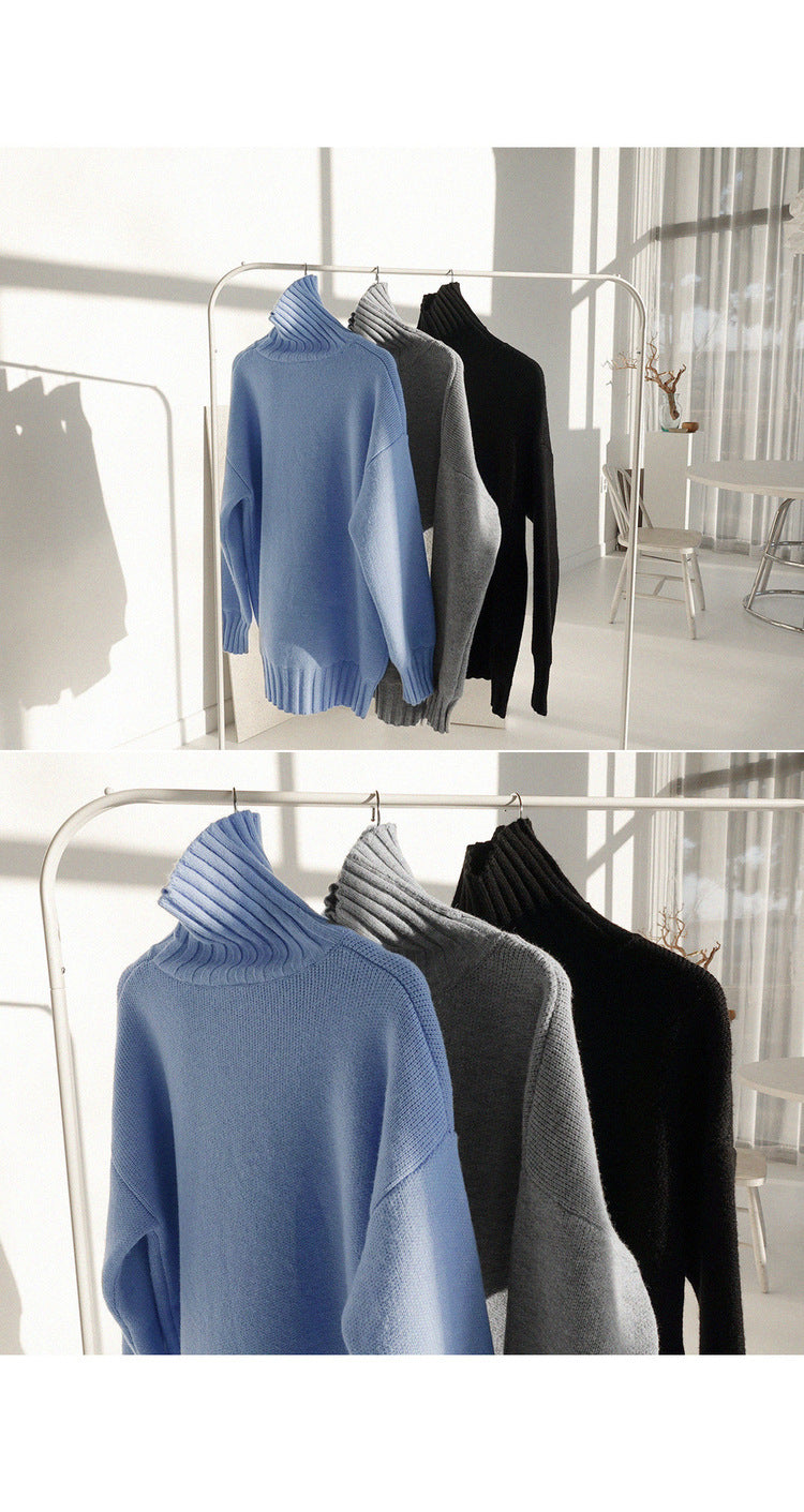 Loose-fitting turtleneck sweater
