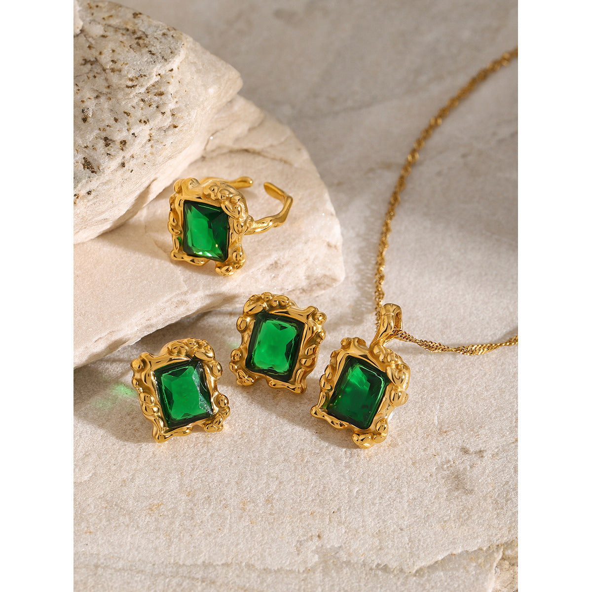 Retro Texture Green Open-end Zircon Ring Women