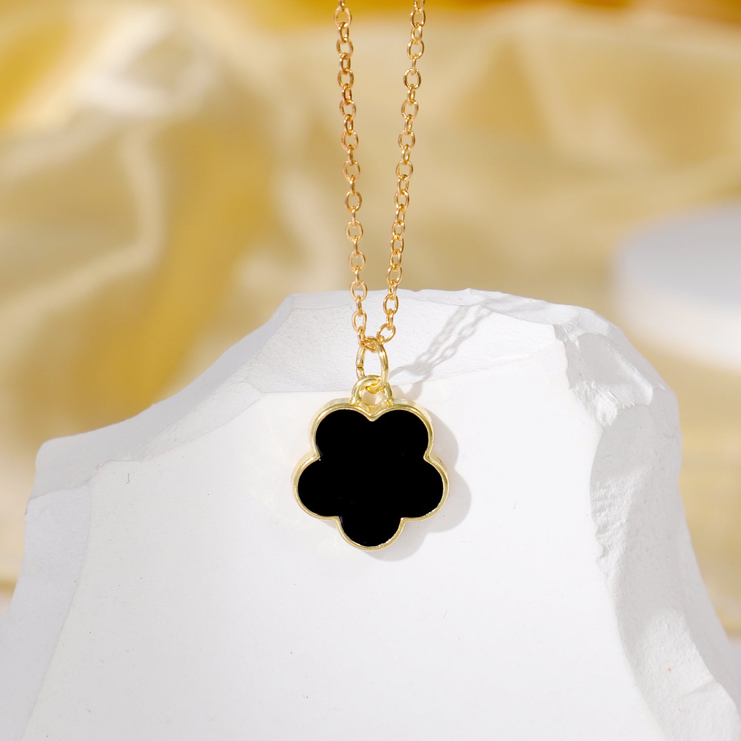 Lucky Five Petal Flower Single Necklace For Women, Simple And Versatile, Fashionable Collarbone Chain Necklace